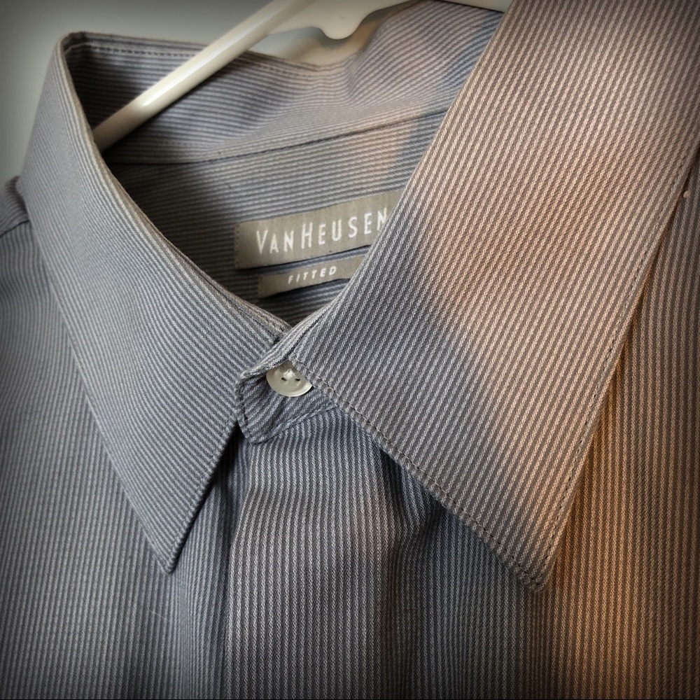 Van Heusen fitted dress shirt L 16 1/2 34/35